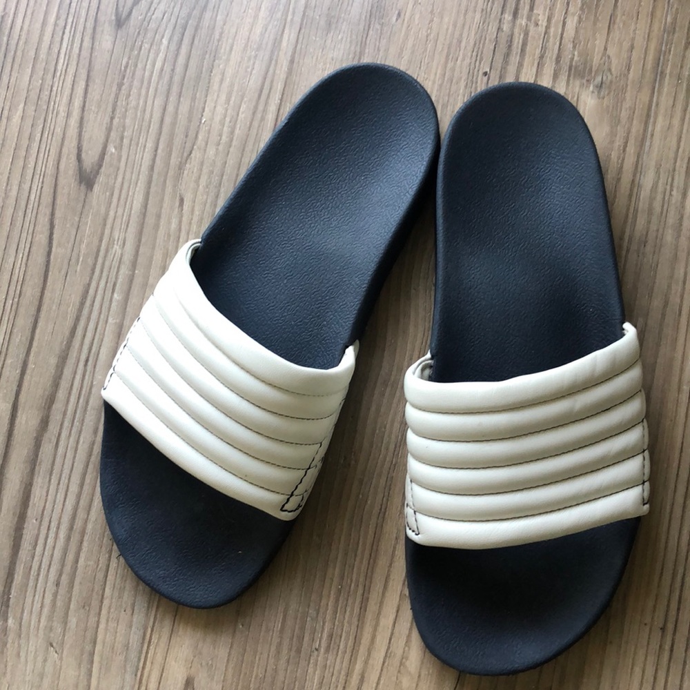 Tory Sport slides